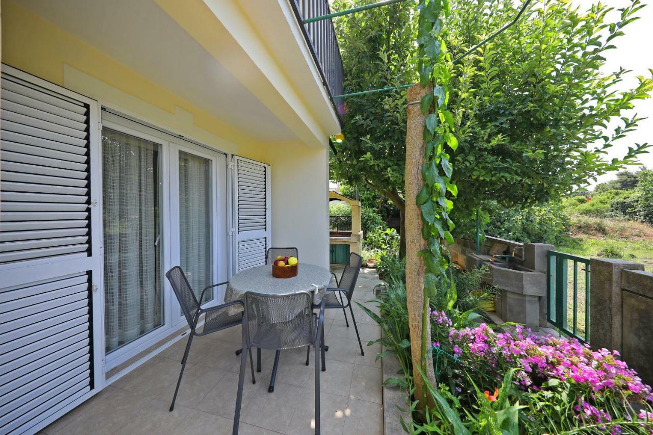 Girica Apartment *